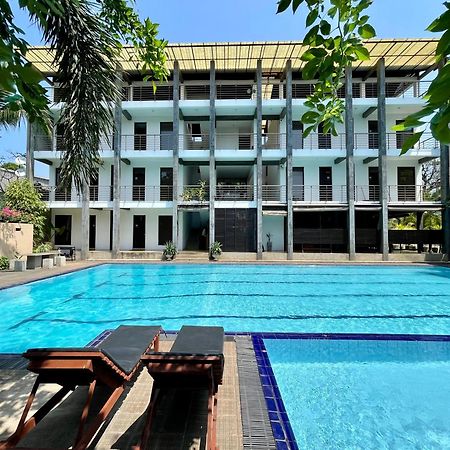 Olanro Hotel Негомбо Екстер'єр фото